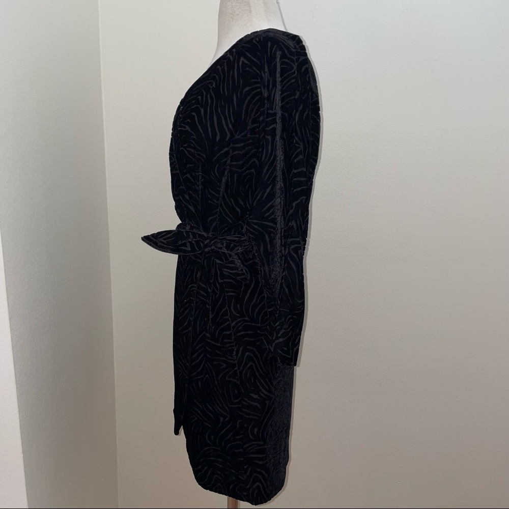 Paris Atelier & Other Stories Black Zebra Texture  Velvet Wrap Dress Size Small - Picture 3 of 15